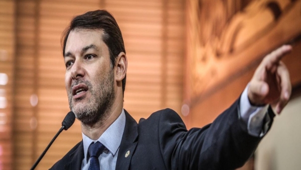 Roberto Duarte relembra que Socorro Neri "fugiu" de debate no primeiro turno 